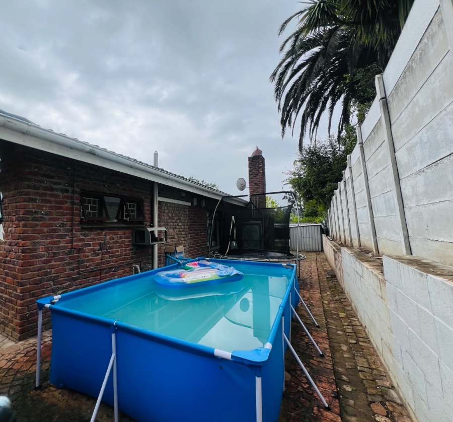 4 Bedroom Property for Sale in Twee Rivieren Western Cape